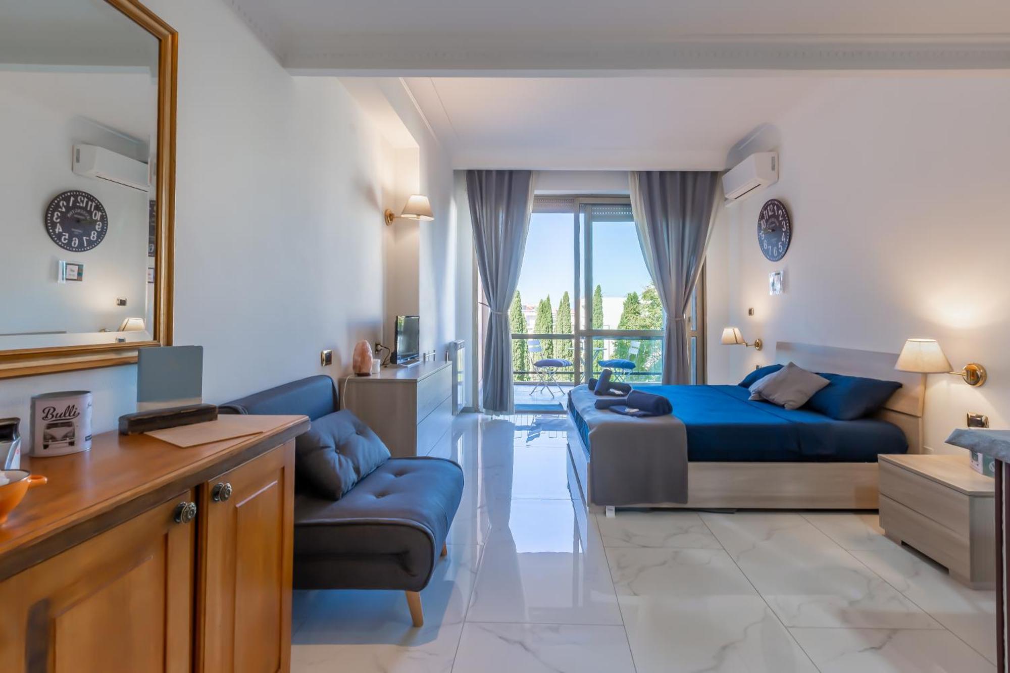 Next Stop From Laura Hotel ภายนอก รูปภาพ