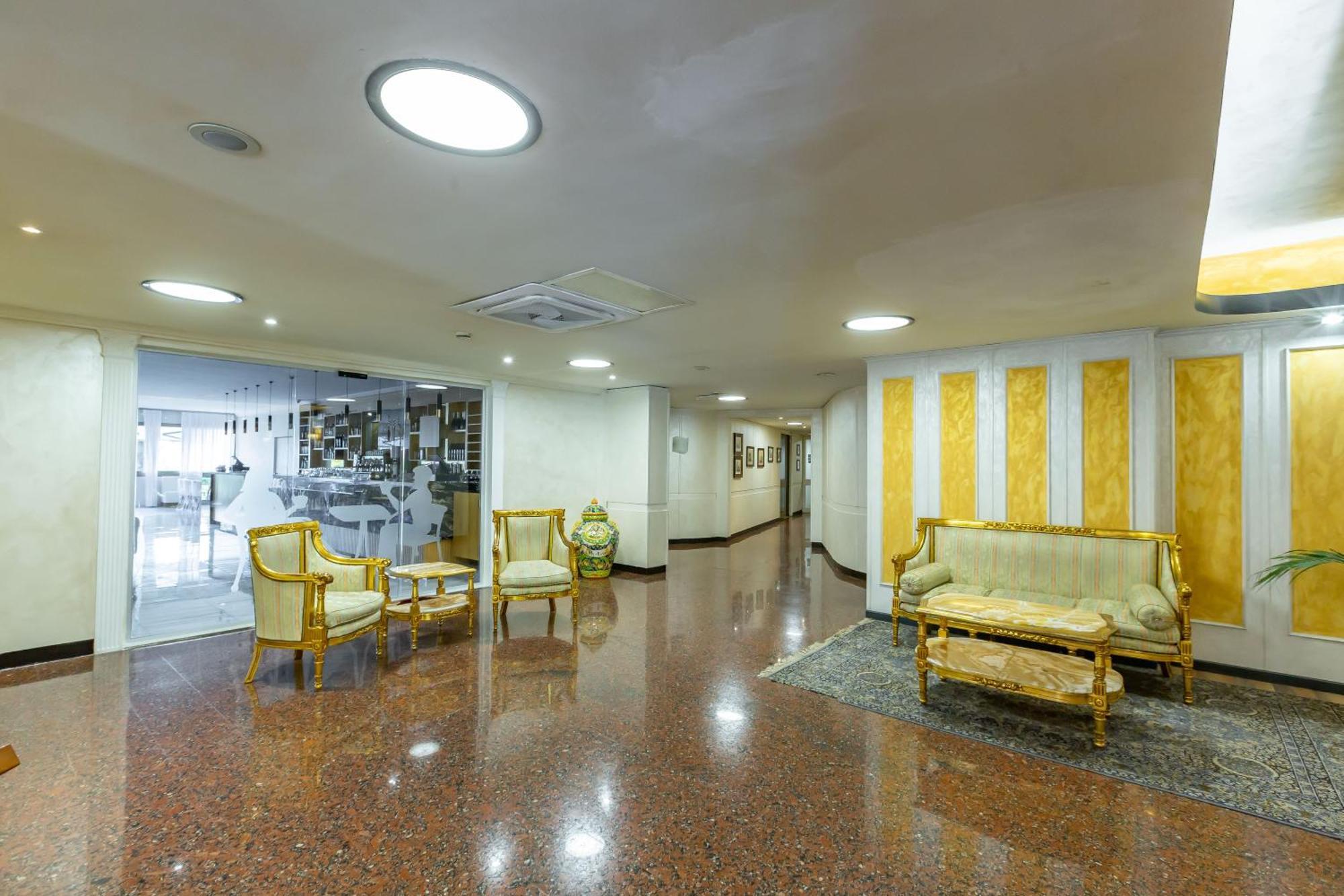Next Stop From Laura Hotel ภายนอก รูปภาพ